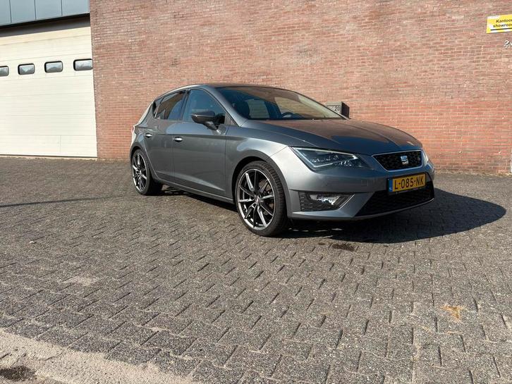 Seat Leon 1.4 TSI  Grijs, Auto's, Seat, Particulier, Leon, Benzine, B, Hatchback, Handgeschakeld, Geïmporteerd, Zilver of Grijs