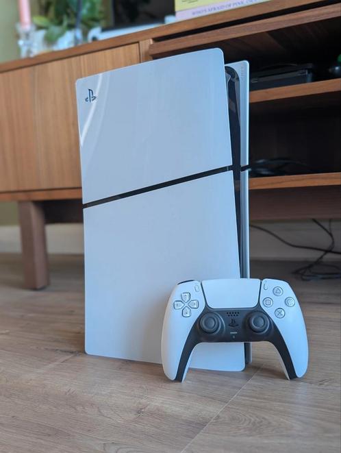 PS 5 Slim Digital Edition 1TB met Controler - 5 maanden oud, Spelcomputers en Games, Spelcomputers | Nintendo Wii, Zo goed als nieuw