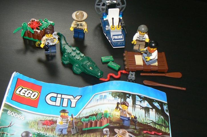 Te koop: Lego City 32 stuks met boekje, Kinderen en Baby's, Speelgoed | Duplo en Lego, Gebruikt, Lego, Ophalen of Verzenden