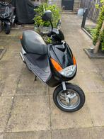 Peugeot viva city 2 takt - geel kenteken, Fietsen en Brommers, Scooters | Peugeot, Benzine, Maximaal 45 km/u, Zo goed als nieuw