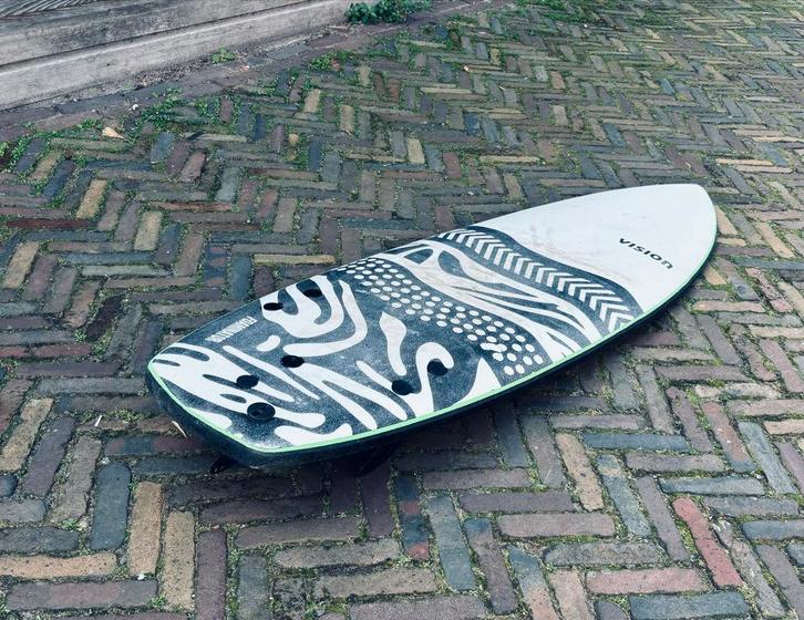 Vision | Foaminator Surfboard 5'10", Watersport en Boten, Windsurfen, Zo goed als nieuw, Plank, Minder dan 250 cm, Met vin(nen)