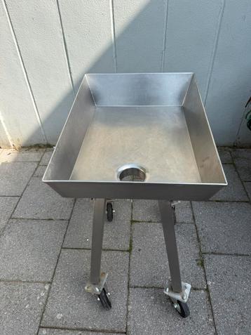 RVS karretje beschikbaar voor biedingen