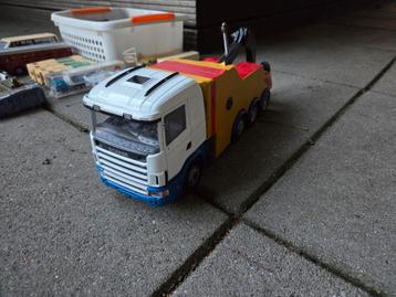 Emek 1:25 Scania takelwagen beschikbaar voor biedingen