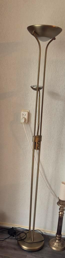 MOET SNEL WEG 2x Gouden Staande Lamp beschikbaar voor biedingen
