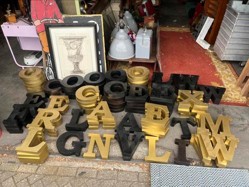 Diverse metalen letters 30cm, Antiek en Kunst, Curiosa en Brocante, Ophalen of Verzenden