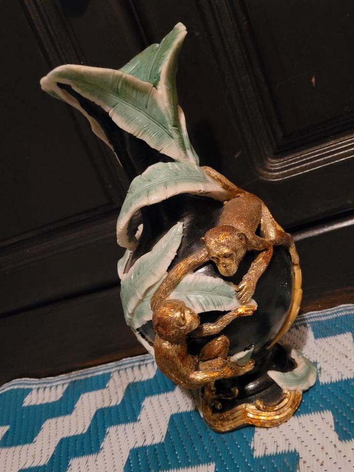 Decoratieve vaas met apen, Antiek en Kunst, Antiek | Vazen, Ophalen of Verzenden