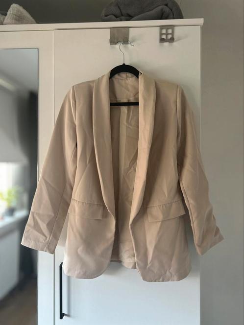 Beige Blazer, Glitter top en Satijnen jurk., Kleding | Dames, Dames-kledingpakketten, Zo goed als nieuw, Ophalen of Verzenden
