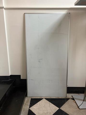 Whiteboard- groot beschikbaar voor biedingen