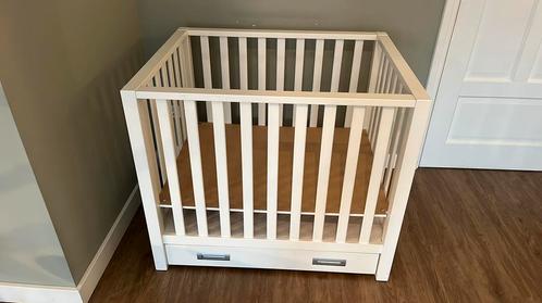 Witte kinderbox TWF, Kinderen en Baby's, Boxen, Gebruikt, Rechthoekig, In hoogte verstelbaar, Lade, Ophalen