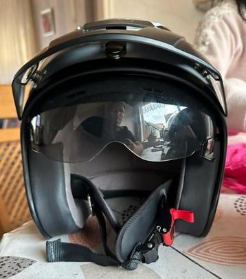 Goede helm 10 x gebruikt MTR beschikbaar voor biedingen