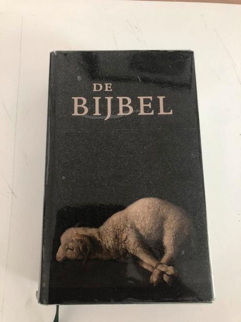 De Bijbel NBV21 literaire editie met deuterocanonieke boeken, Boeken, Godsdienst en Theologie, Zo goed als nieuw, Christendom | Katholiek