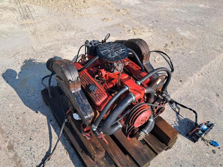 Volvo penta v8 aq211 a met dashboard, Watersport en Boten, Buiten- en Binnenboordmotoren, Gebruikt, Benzine, Binnenboordmotor