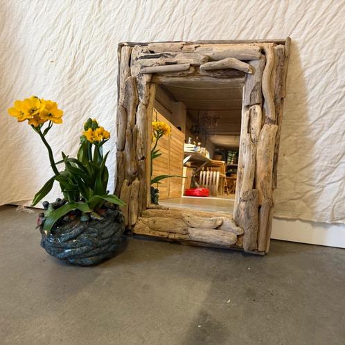 Spiegel – driftwood / drijfhout - 50 x 40 cm - Bij TTM Wonen, Huis en Inrichting, Woonaccessoires | Spiegels, Nieuw, Minder dan 50 cm