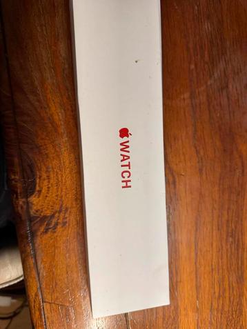 Apple watch serie 8, red aluminium case beschikbaar voor biedingen