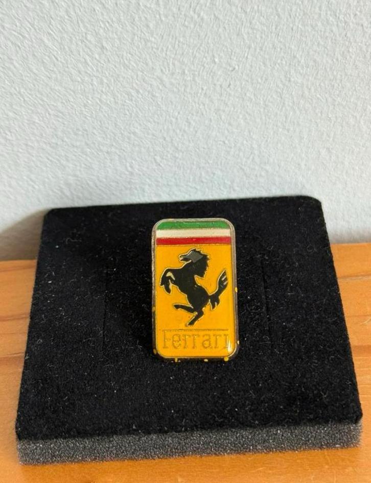 Ferrari Vintage Pin, Verzamelen, Speldjes, Pins en Buttons, Gebruikt, Speldje of Pin, Transport, Ophalen of Verzenden