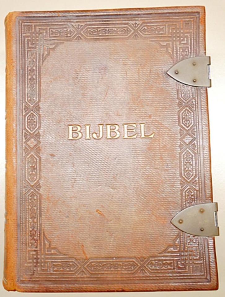 Antieke Bijbel met messing beslag, Antiek en Kunst, Antiek | Boeken en Bijbels, Verzenden
