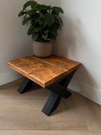 Nieuw bijzettafeltje van hout met houten X-poten. 40x40x28, Ophalen, Minder dan 45 cm, Minder dan 55 cm, Vierkant