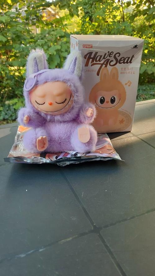 Labubu Have a Seat - Lila - Nieuw in verpakking, Kinderen en Baby's, Speelgoed | Poppen, Nieuw, Ophalen of Verzenden