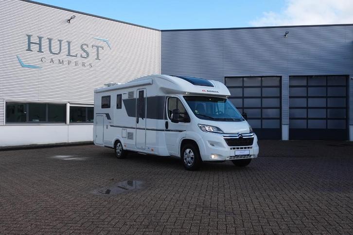 Adria Coral S 670 SL, Lengtebed, vlakke vloer, 5 zitplaatsen, Caravans en Kamperen, Campers, Bedrijf, tot en met 3, Half-integraal