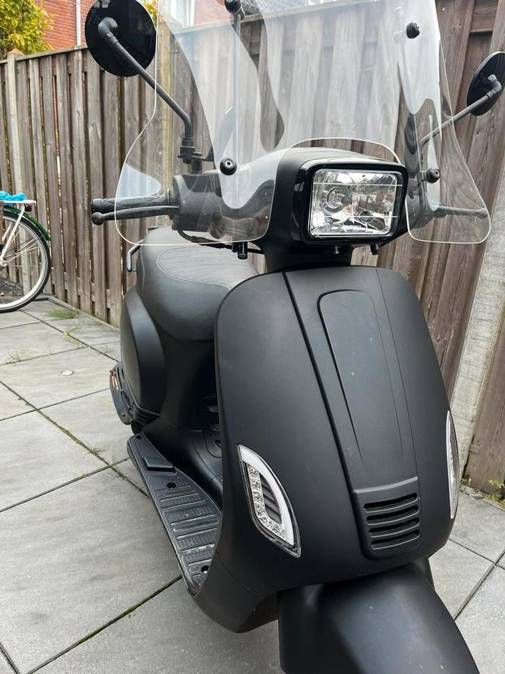 Senzo Rivalux zwart, Fietsen en Brommers, Scooters | Overige merken, Gebruikt, Maximaal 45 km/u, Benzine, Ophalen