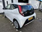 Toyota Aygo 1.0 VVT-i x-play limited /Airco/camera/Nieuwe ap, Auto's, Toyota, Voorwielaandrijving, Stof, Gebruikt, Euro 6