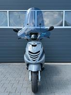 Piaggio Zip 4t - Nardo Grey / Smoked + extra onderdelen, Fietsen en Brommers, Scooters | Piaggio, Ophalen, Zo goed als nieuw, Zip