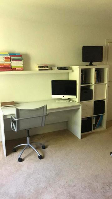 Bureau en plank van Ikea