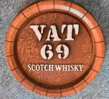Reclame polyester bord VAT 69 Scotch Whisky. beschikbaar voor biedingen