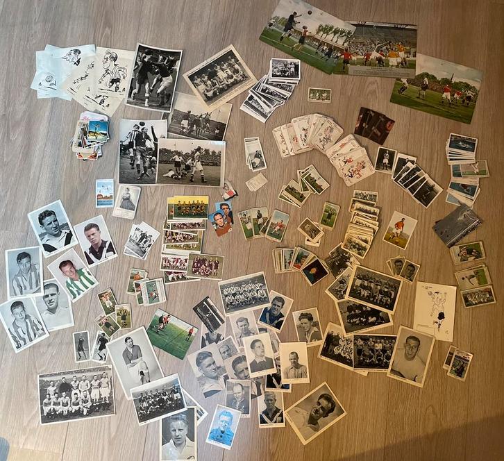 Honderden voetbalplaatjes jaren 30-60, Verzamelen, Sportartikelen en Voetbal, Gebruikt, Poster, Plaatje of Sticker, Buitenlandse clubs