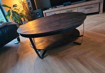 Massief Houten Salontafel met zwart stalen onderstel beschikbaar voor biedingen
