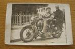 Antieke foto mannen op Motor Harley Davidson / 1932, Gebruikt, Foto, Ophalen of Verzenden, Voor 1940
