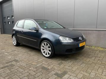 Volkswagen Golf 1.6 FSI Trendline Automaat, Nieuw Apk, beschikbaar voor biedingen