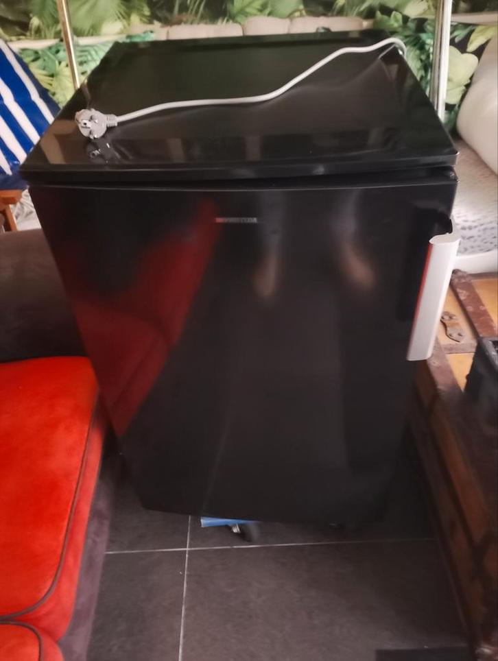 Zwart koelkastje, Witgoed en Apparatuur, Koelkasten en IJskasten, Zo goed als nieuw, Zonder vriesvak, Minder dan 75 liter, Minder dan 85 cm