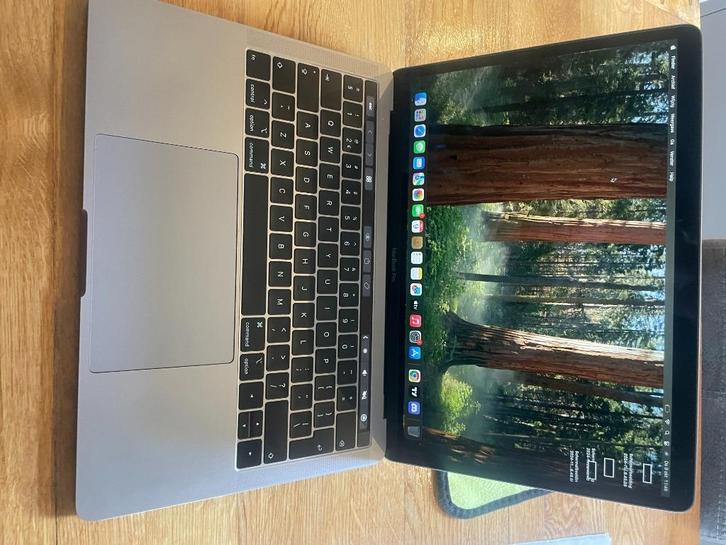 MacBook Pro 13,3 Inch, Computers en Software, Apple Macbooks, Zo goed als nieuw, MacBook Pro, 13 inch, 2 tot 3 Ghz, 256 GB, 8 GB