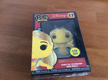 Funko Pop Pin. Disney Curtsying Alice 17 Nieuw beschikbaar voor biedingen