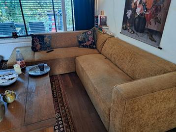 Gratis okergele hoekbank  beschikbaar voor biedingen