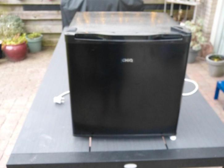 Compacte tafel / camping koelkast, Witgoed en Apparatuur, Koelkasten en IJskasten, Zo goed als nieuw, Met vriesvak, Minder dan 75 liter