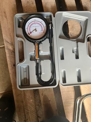 Bijna nieuw banden spanning meter beschikbaar voor biedingen