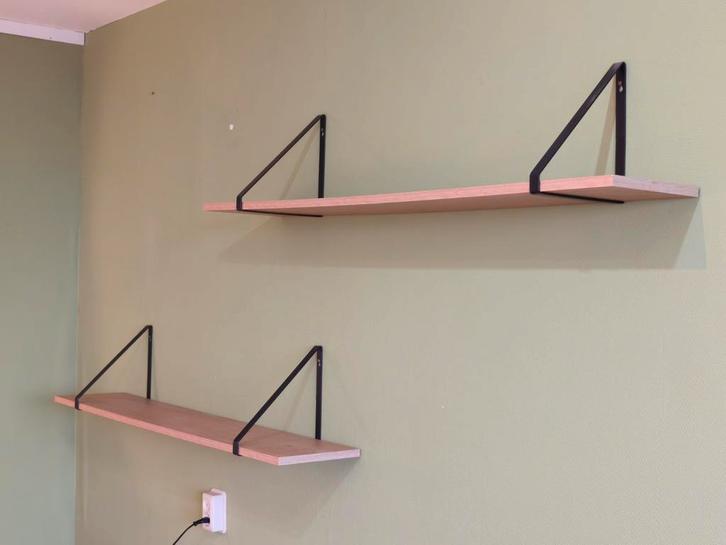 2 Wandplanken met zwarte beugels, Huis en Inrichting, Woonaccessoires | Wandplanken en Boekenplanken, Zo goed als nieuw, Ophalen
