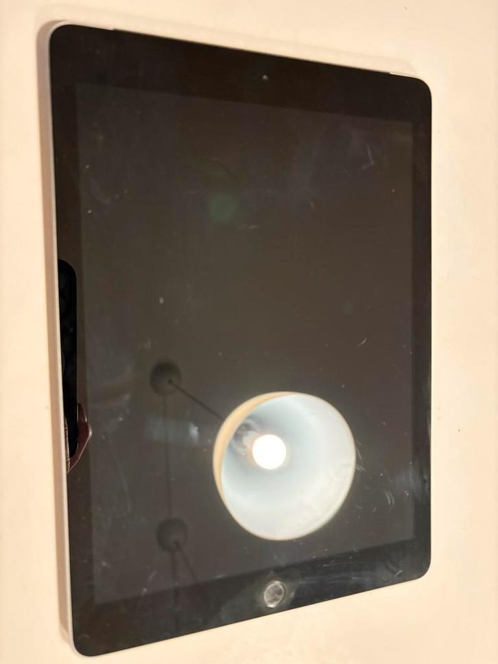 Nette Apple iPad (A1954), Computers en Software, Apple iPads, Gebruikt, Apple iPad, Wi-Fi en Mobiel internet, 9 inch, 128 GB, Grijs