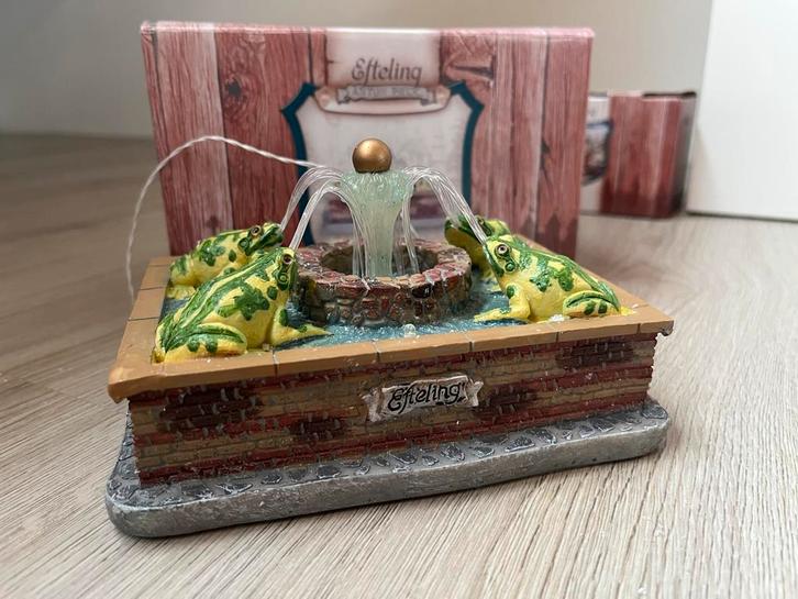 Luville Efteling Kikkerfontein - Kerst Miniatuur, Verzamelen, Efteling, Zo goed als nieuw, Beeldje of Poppetje, Ophalen of Verzenden