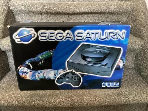 Sega Saturn Console Daytona USA Edition + Action Replay CIB, Spelcomputers en Games, Spelcomputers | Sega, Zo goed als nieuw, Saturn of Dreamcast