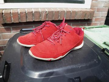 Rode sneakers HNSI maat 39 beschikbaar voor biedingen