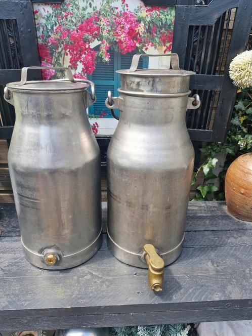 Twee super gave rvs melkbus/melkbussen  20.liter, Tuin en Terras, Tuinwanddecoratie, Zo goed als nieuw, Ophalen of Verzenden