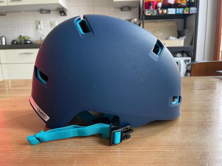 Abus scraper 3.0 ace ultra blue M, Fietsen en Brommers, Fietsaccessoires | Fietshelmen, Zo goed als nieuw, Heer of Dame, M, Ophalen of Verzenden