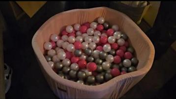 Ballen bak met 250 ballen  beschikbaar voor biedingen