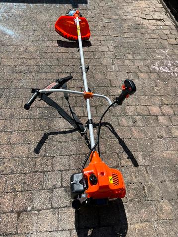 Kibani 52 cc 4‑in‑1 benzine bosmaaier met mes, zaagblad beschikbaar voor biedingen