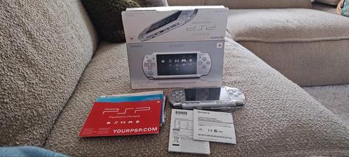 Sony PSP silver in doos met handleidingen, Spelcomputers en Games, Spelcomputers | Sony PSP, Gebruikt, Overige kleuren, Ophalen of Verzenden