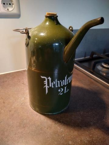 Petroleumkan, emaille beschikbaar voor biedingen