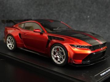 MCG / IXO 1:18 Ford Mustang GTD 2025 metallic rood - carbon beschikbaar voor biedingen